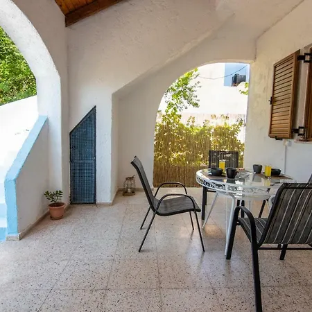 Elias Maro House * Avdou
