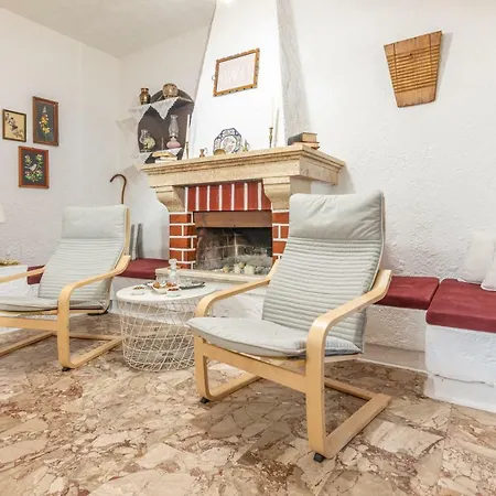 Elias Maro House * Avdou